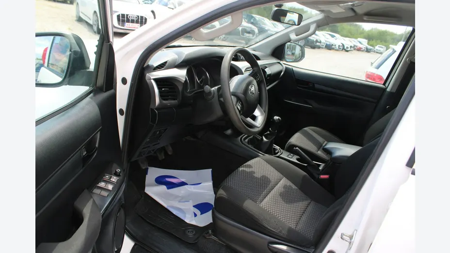 TOYOTA HiLux -