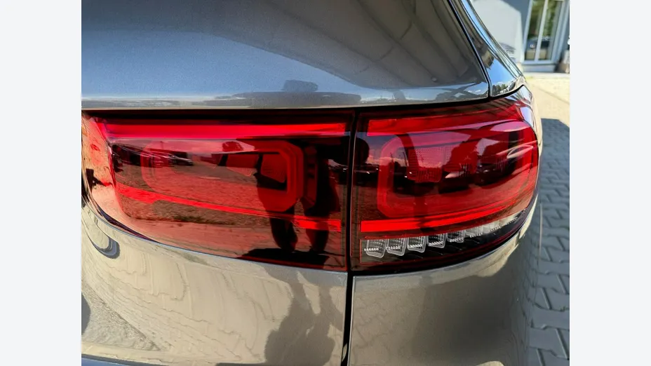 MERCEDES-BENZ GLB -