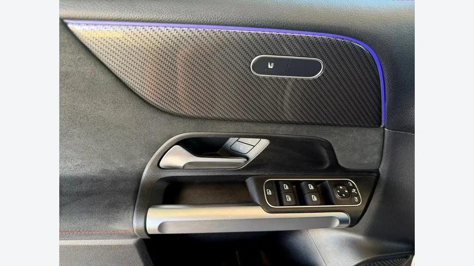 MERCEDES-BENZ GLB -