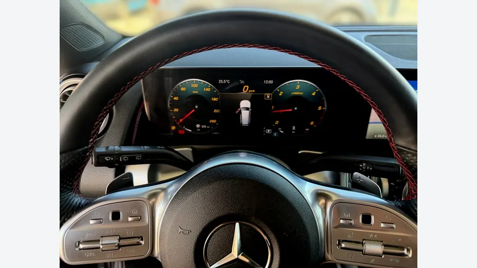 MERCEDES-BENZ GLB -