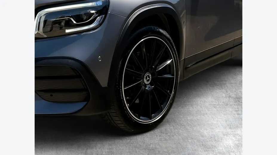 MERCEDES-BENZ GLB -