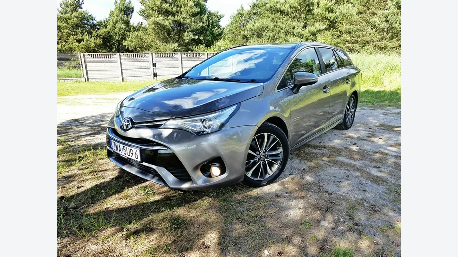 TOYOTA Avensis -