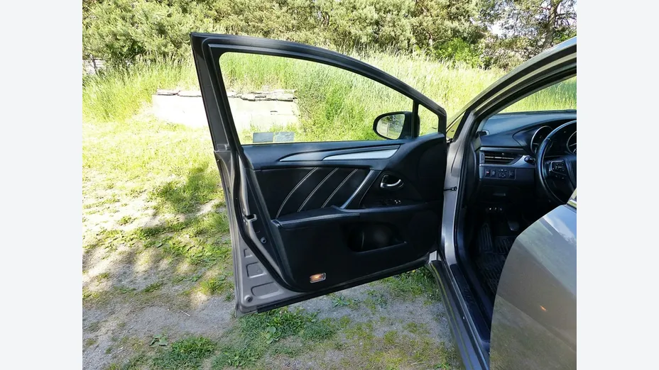 TOYOTA Avensis -
