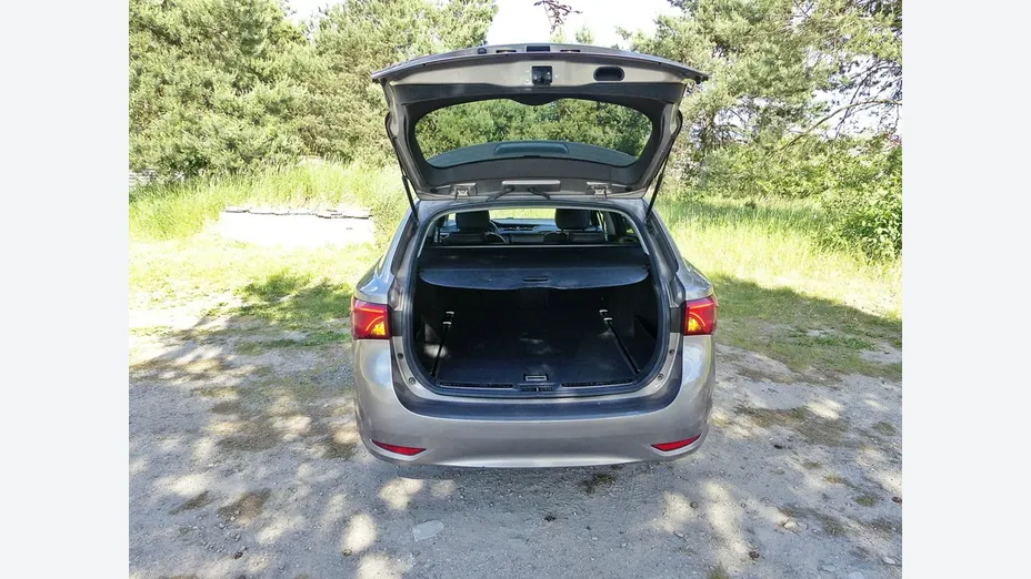 TOYOTA Avensis -