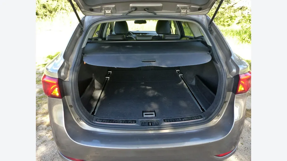 TOYOTA Avensis -