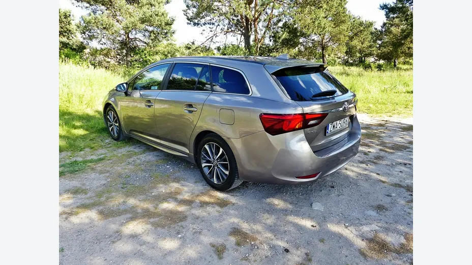 TOYOTA Avensis -