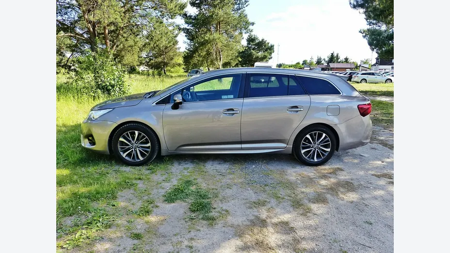 TOYOTA Avensis -