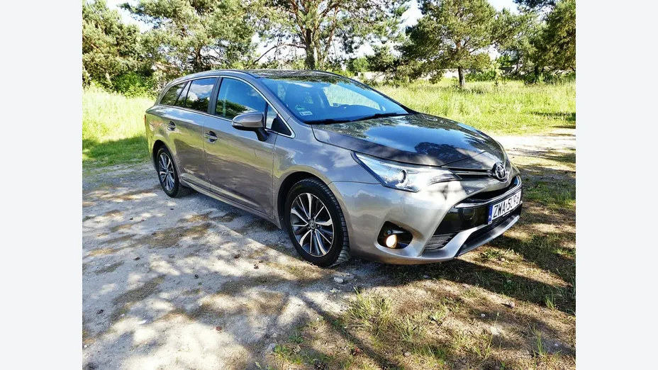 TOYOTA Avensis -