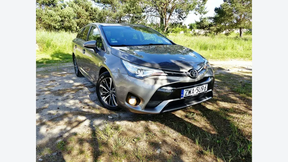TOYOTA Avensis -