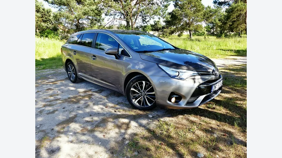 TOYOTA Avensis -