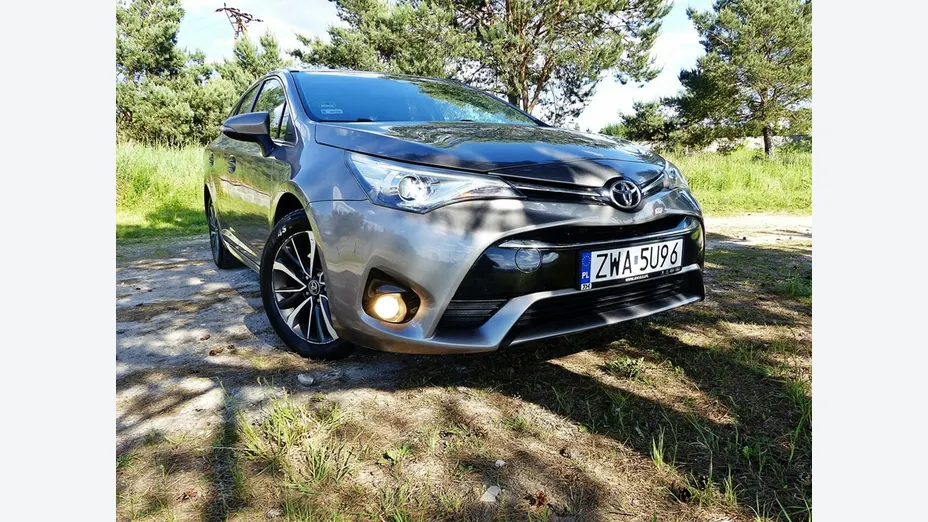 TOYOTA Avensis -