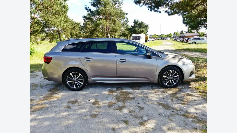 TOYOTA Avensis -