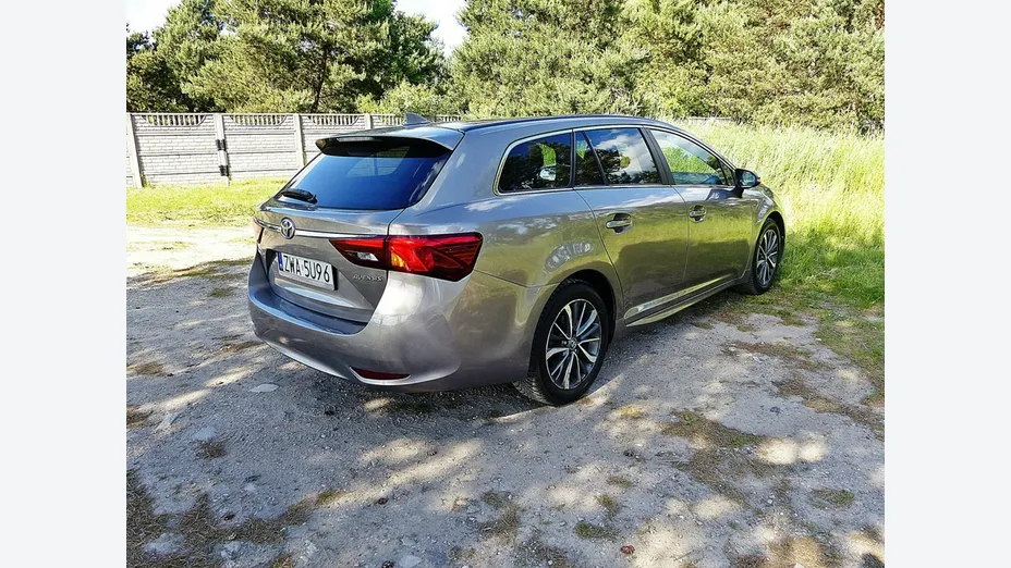 TOYOTA Avensis -
