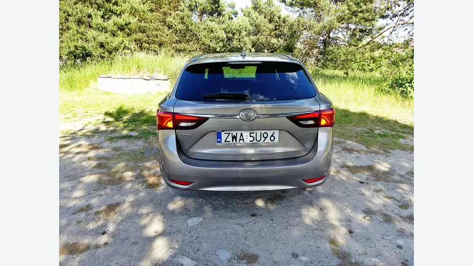 TOYOTA Avensis -