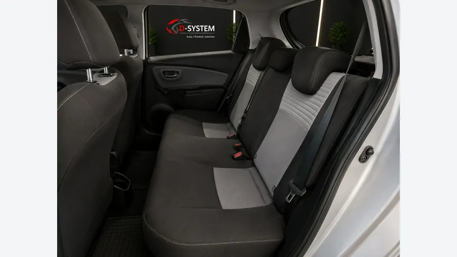 TOYOTA Yaris -