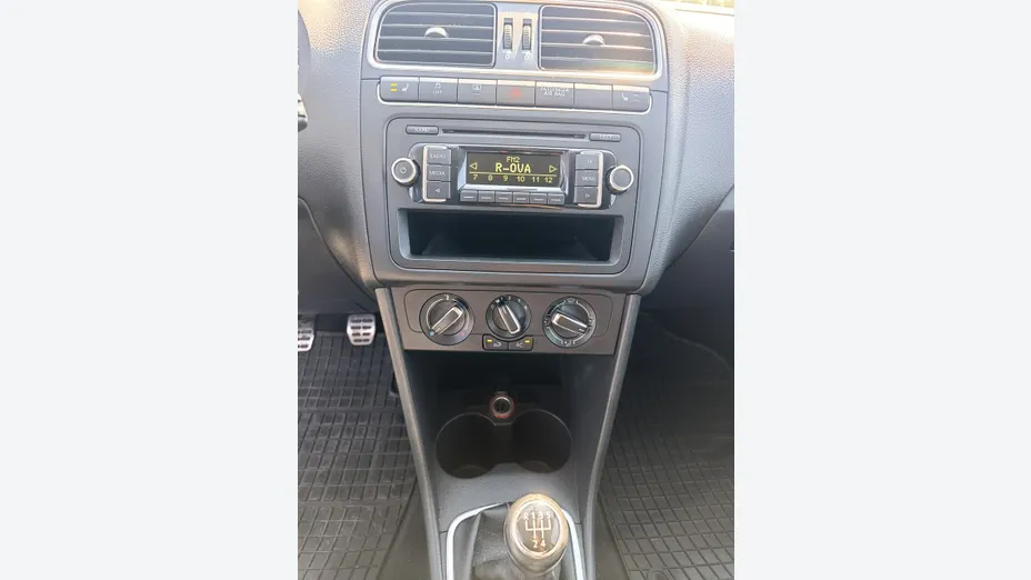 VOLKSWAGEN Polo -