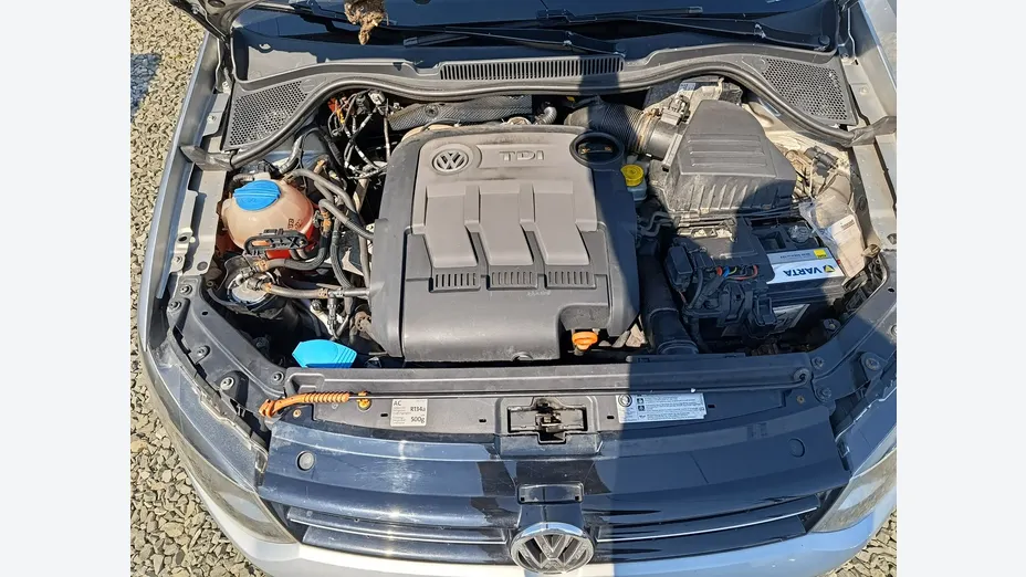 VOLKSWAGEN Polo -