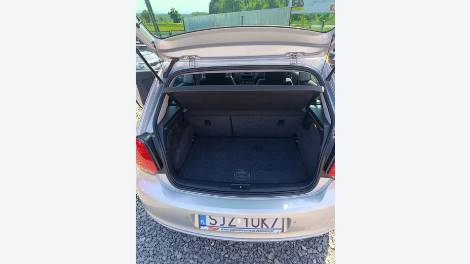 VOLKSWAGEN Polo -