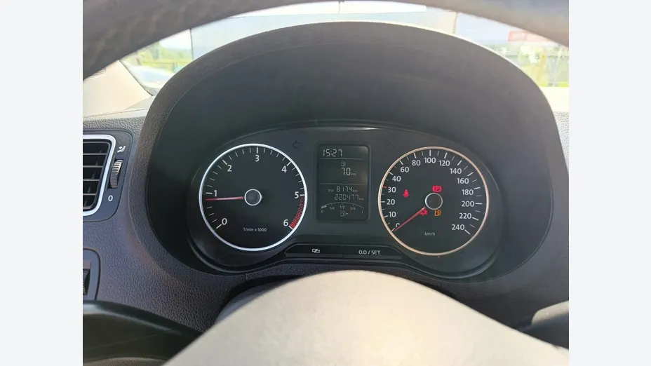 VOLKSWAGEN Polo -