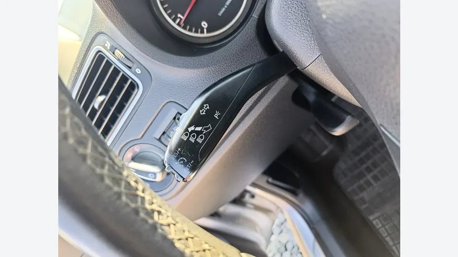 VOLKSWAGEN Polo -