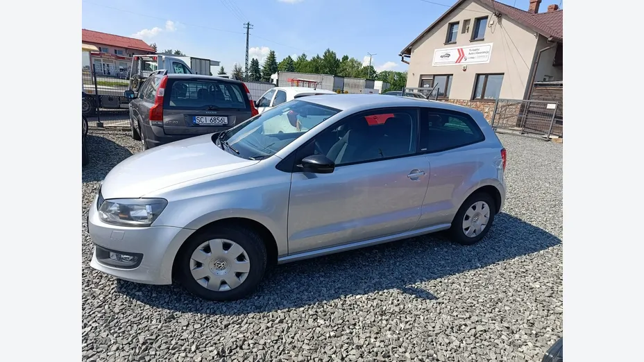 VOLKSWAGEN Polo -