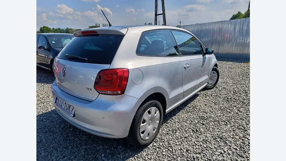 VOLKSWAGEN Polo -