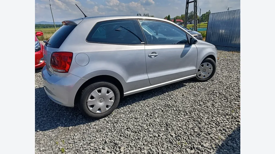 VOLKSWAGEN Polo -