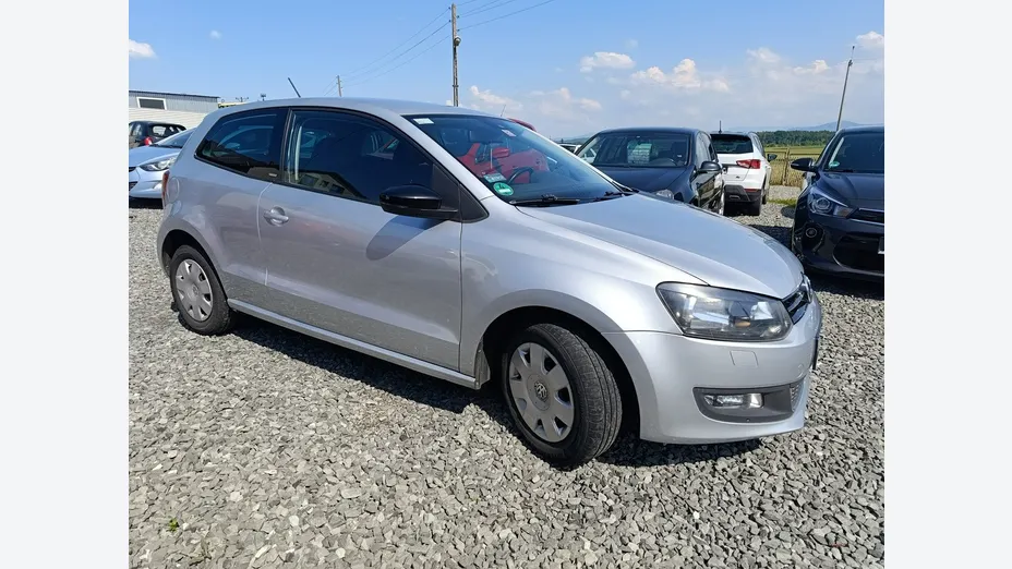 VOLKSWAGEN Polo -