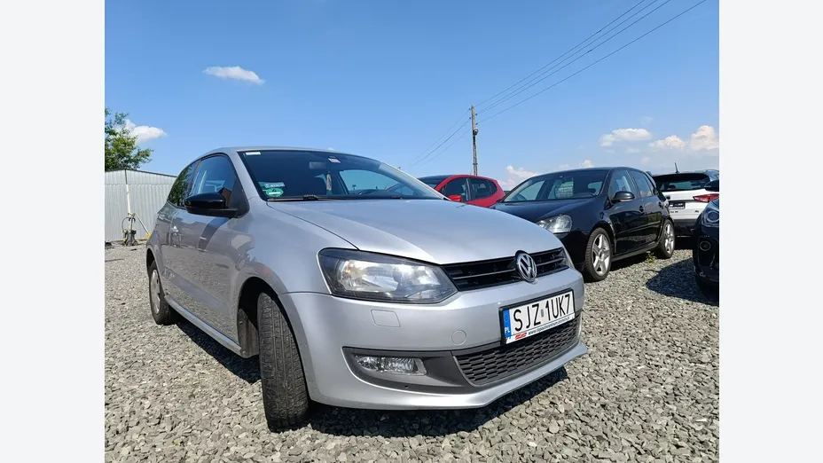 VOLKSWAGEN Polo -