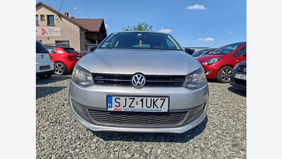 VOLKSWAGEN Polo -