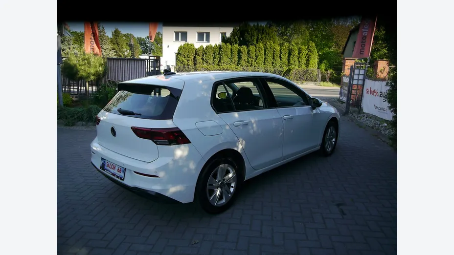 VOLKSWAGEN Golf -