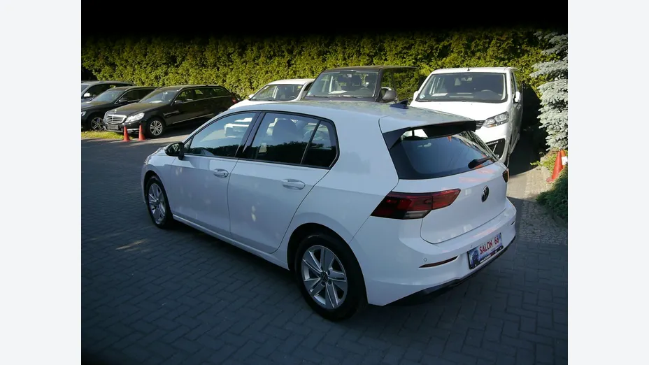 VOLKSWAGEN Golf -