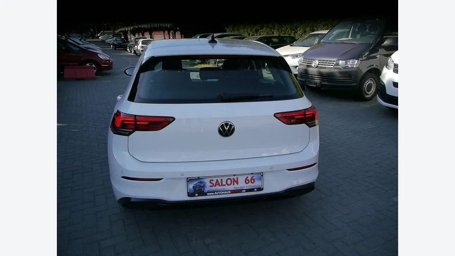 VOLKSWAGEN Golf -
