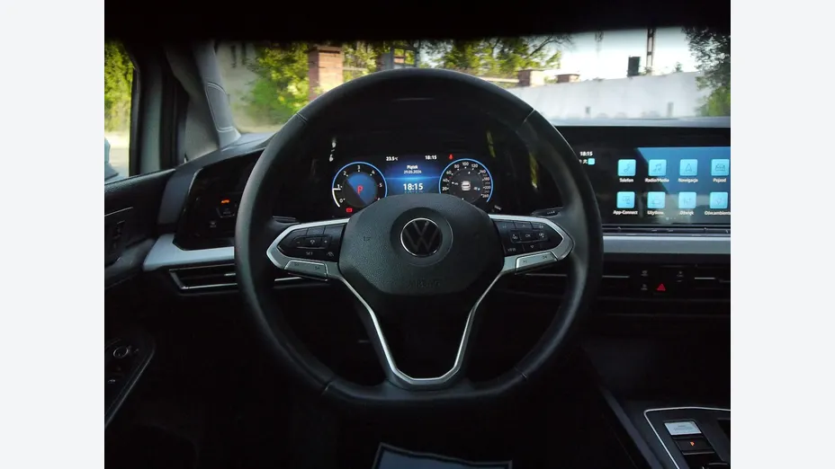 VOLKSWAGEN Golf -