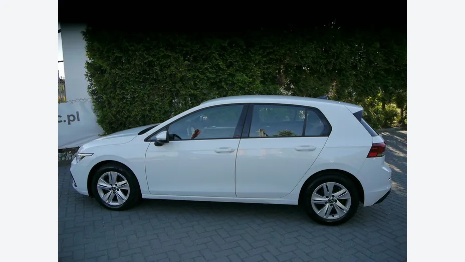 VOLKSWAGEN Golf -
