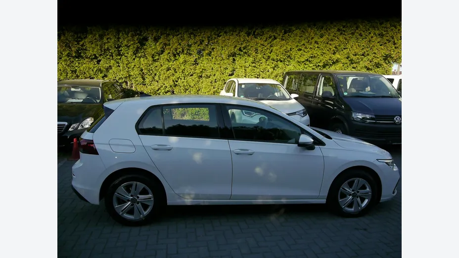VOLKSWAGEN Golf -