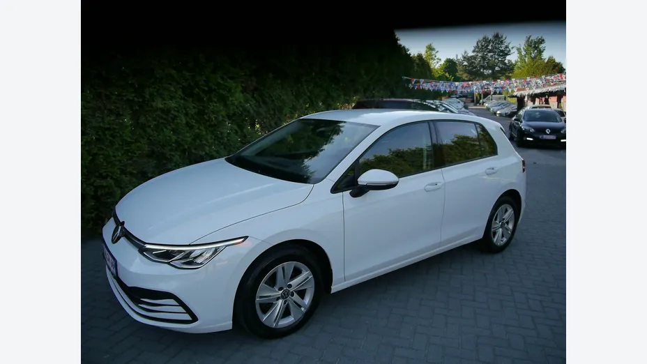 VOLKSWAGEN Golf -
