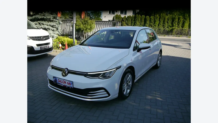 VOLKSWAGEN Golf -