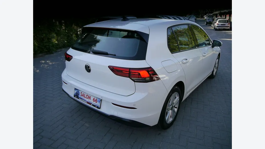 VOLKSWAGEN Golf -
