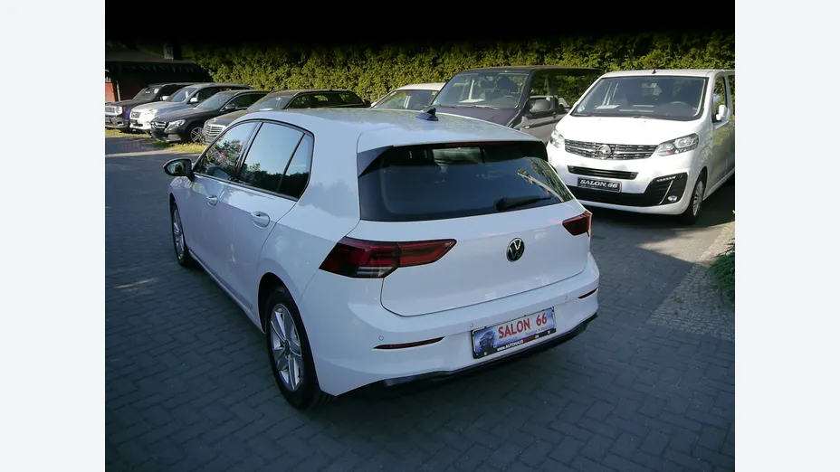 VOLKSWAGEN Golf -