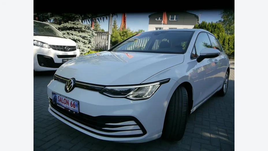 VOLKSWAGEN Golf -
