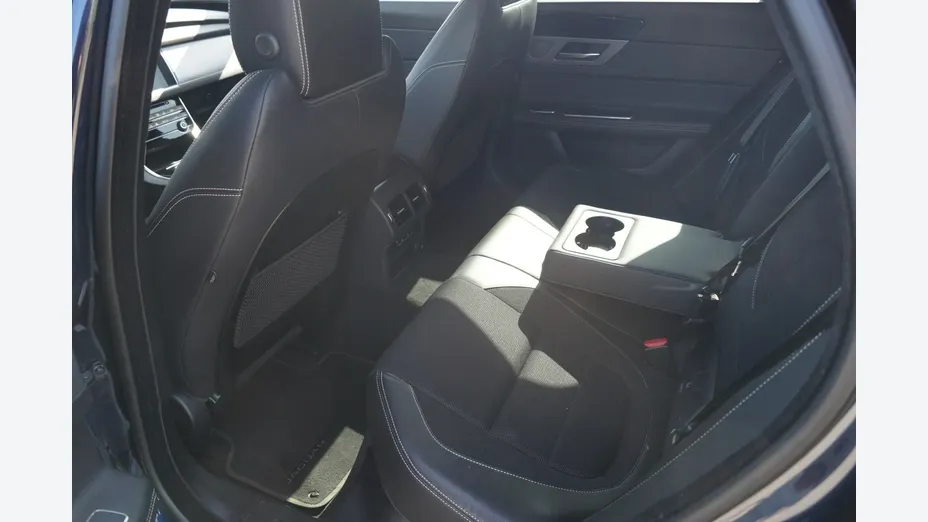 JAGUAR XF -