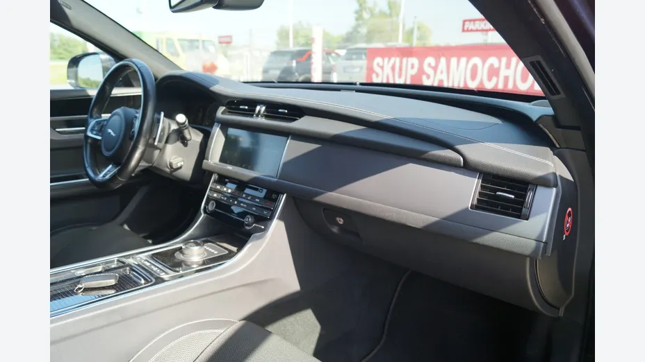 JAGUAR XF -