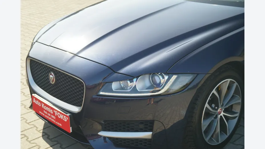 JAGUAR XF -