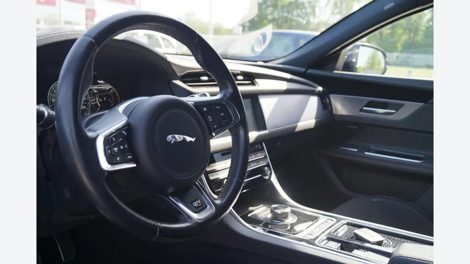 JAGUAR XF -
