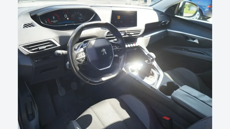 PEUGEOT 3008 -