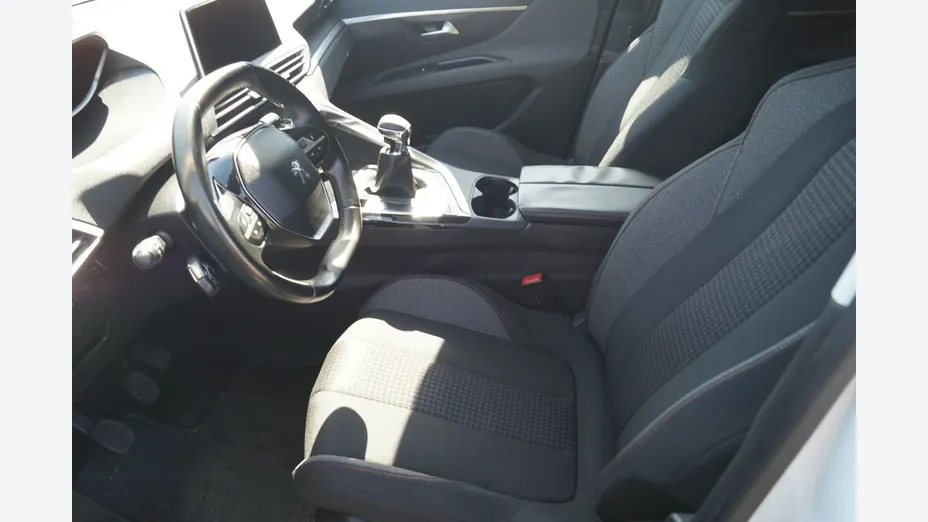 PEUGEOT 3008 -