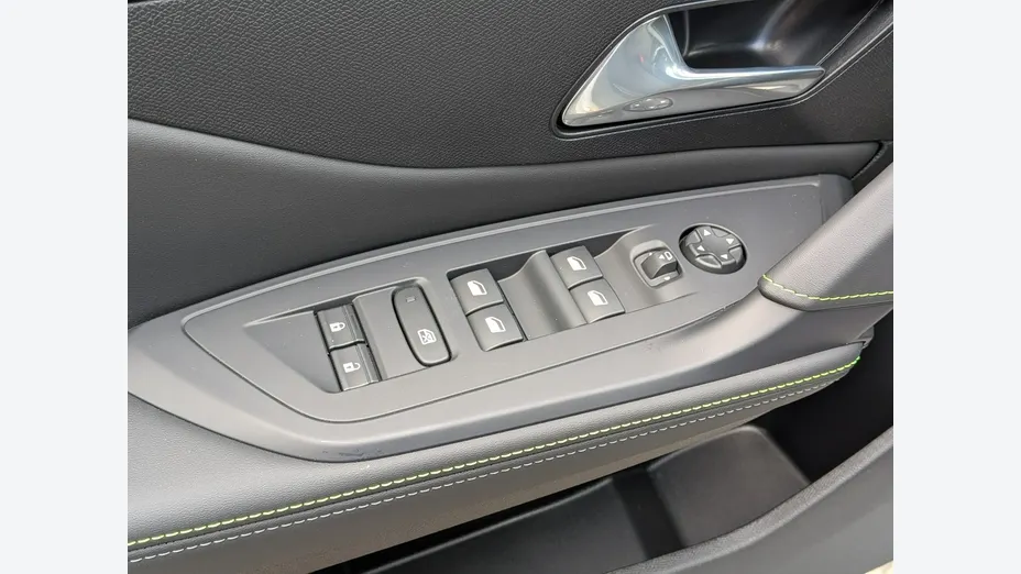 PEUGEOT 408 -