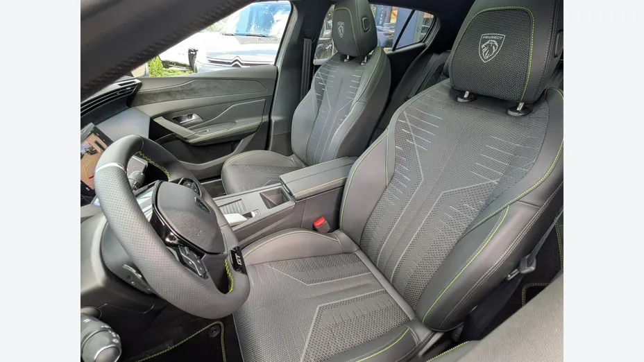 PEUGEOT 408 -