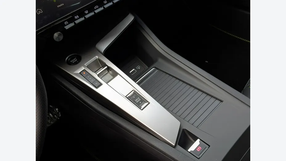 PEUGEOT 408 -